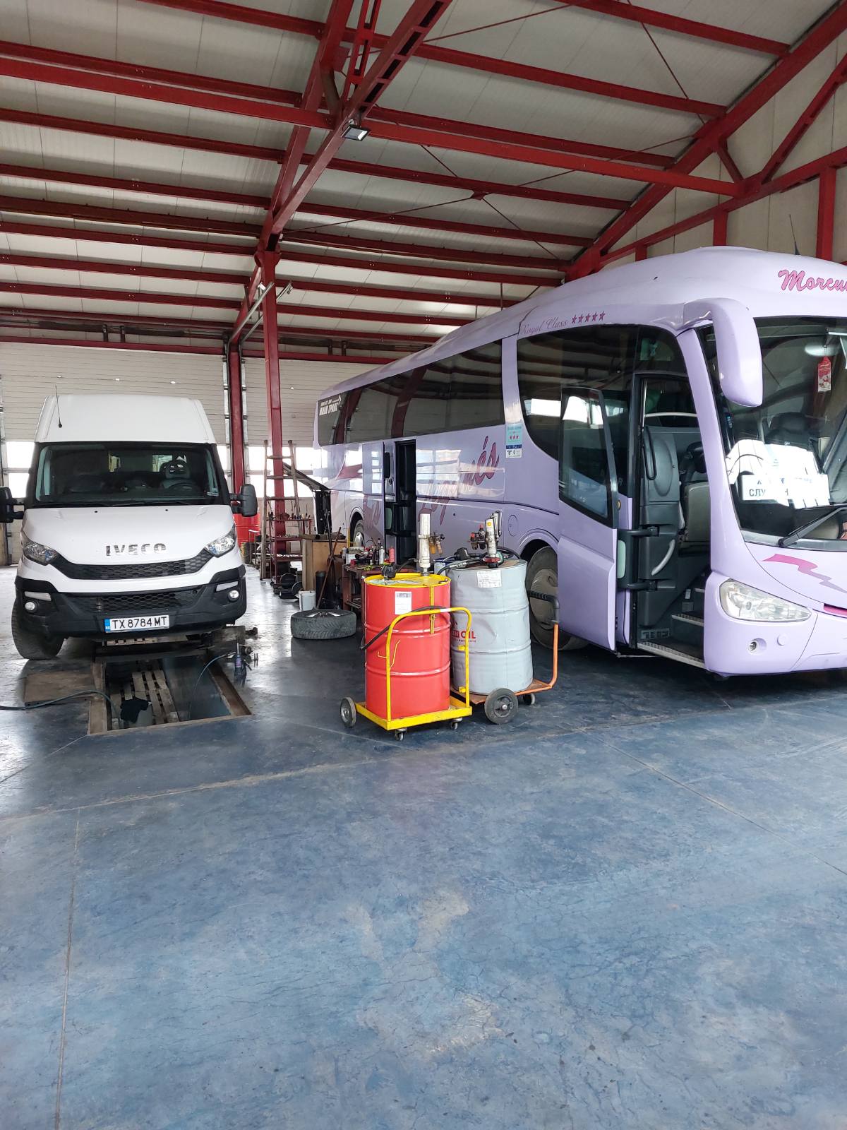 Автобус и бус в сервиза