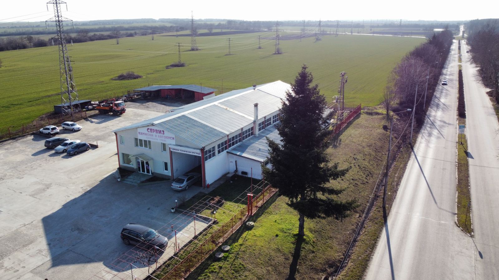 Изглед отвисоко на целия комплекс